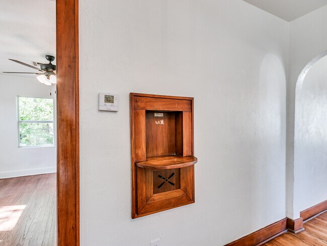 Foto del edificio - 2212 N Kelham Ave