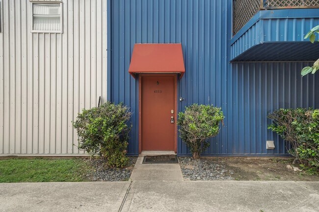 Foto del edificio - 6113 Gehring St