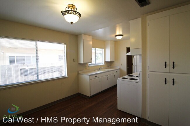 Building Photo - 1127-1129 White Dr