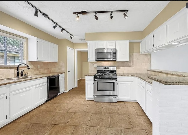 Building Photo - 9611 Crail Dr
