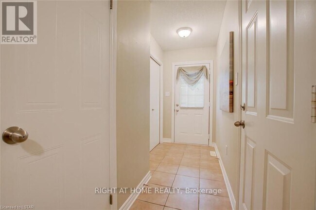 Photo du bâtiment - 1059 Whetherfield St