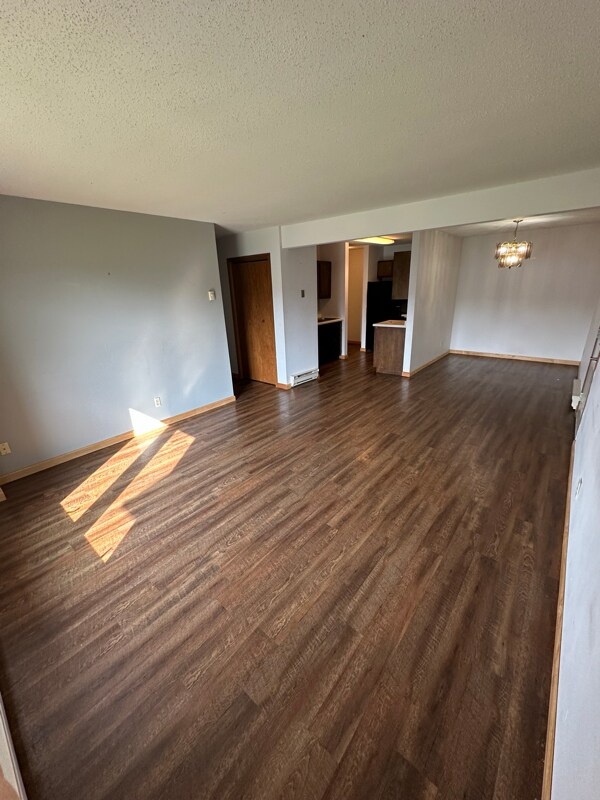 Foto del edificio - 103 Cottonwood Ave N