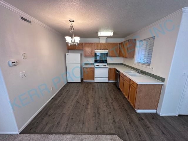 Foto del edificio - FREE RENT! Charming 2-Bed Condo Retreat in...