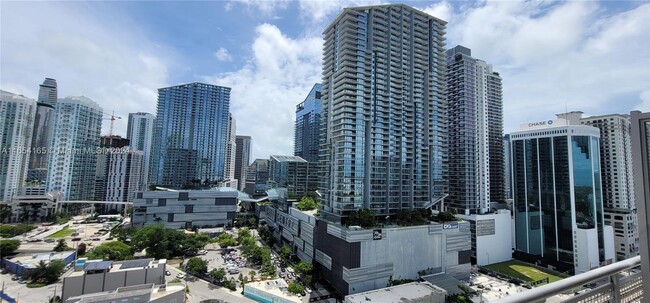 Foto del edificio - 690 SW 1st Ct