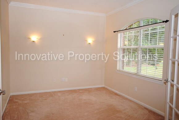 Building Photo - 125 Edgewater Branch Dr