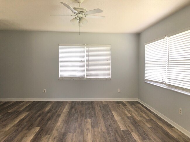 Building Photo - Beautifully renovated 3 bed / 1 bath home! Ready for Move in September! Large back yard! Home on ...