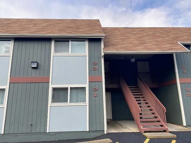 Building Photo - 146 NE Atkinson Ct