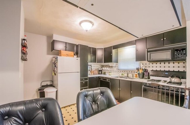 Foto del edificio - 8099 Nuttals Grove Rd