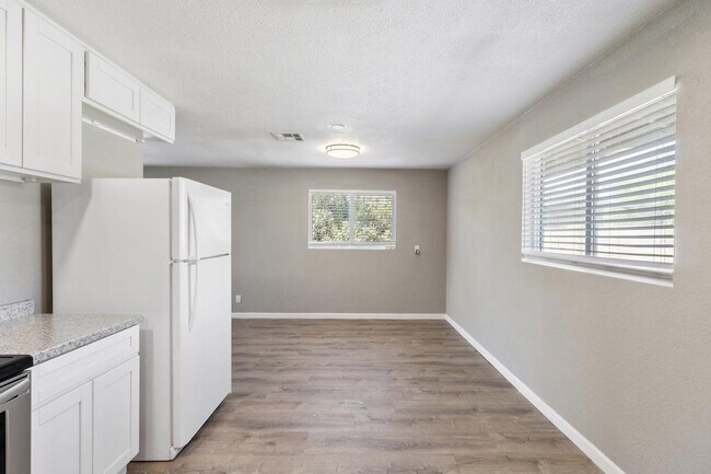 Foto del edificio - 2638 W Pierson St