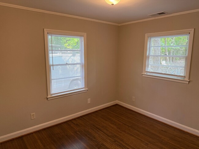 Building Photo - BH-DEI3818