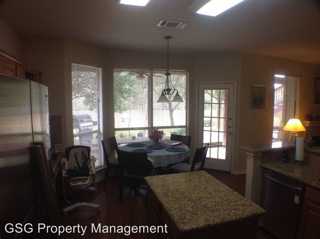 Building Photo - 15322 Fall Place Dr