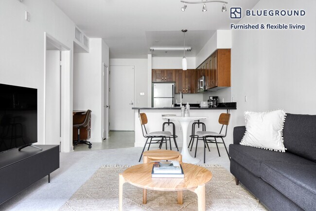 Foto del edificio - 4121 Radford Ave