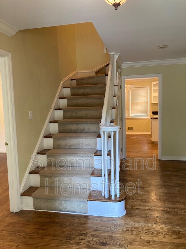 Building Photo - 3005 Lake Forest Dr