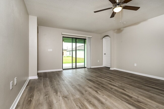 Building Photo - 920 Wynnmere Walk Ave