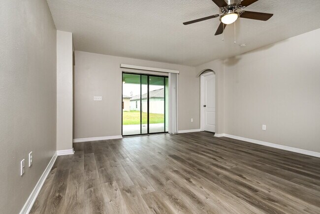 Foto del edificio - 920 Wynnmere Walk Ave
