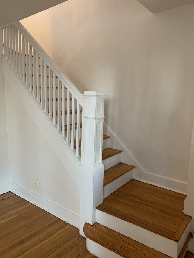 Building Photo - 5710 Beacon St