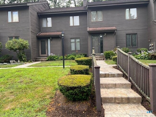 Foto del edificio - 223 Flanders Rd