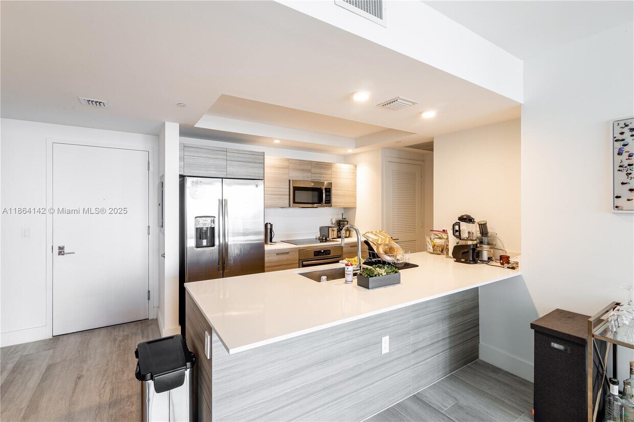 Foto principal - 121 NE 34th St