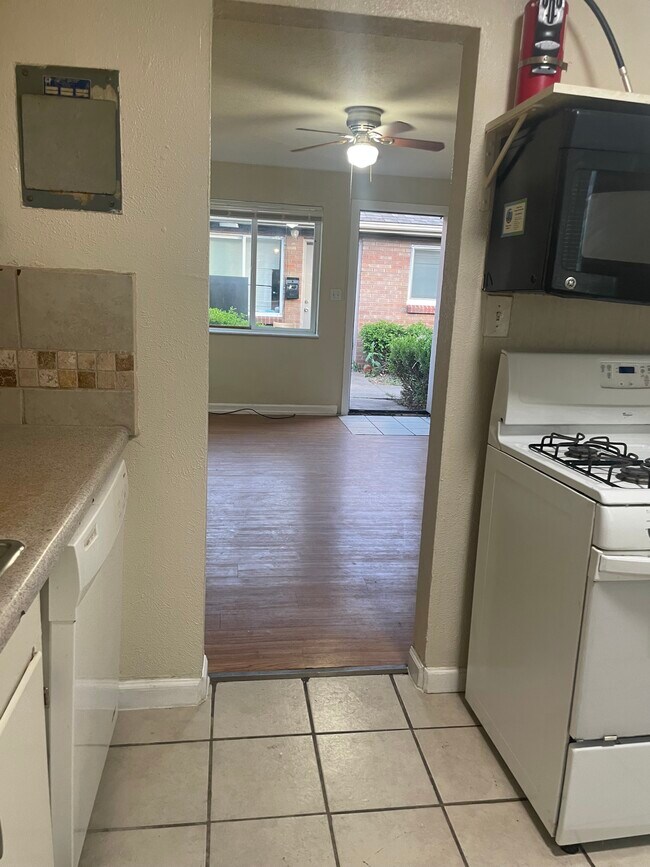 Foto del edificio - 1438 Clinton St