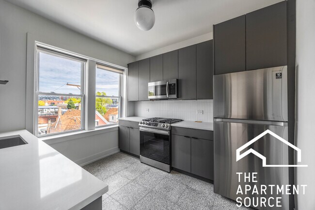 Building Photo - 3049 W Medill Ave