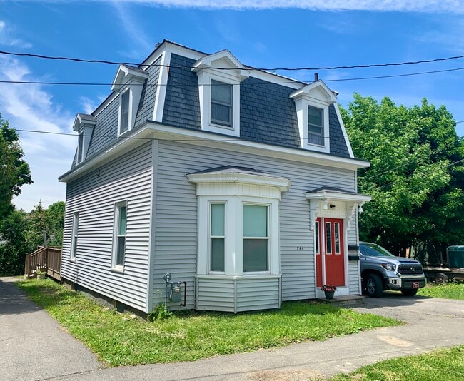 Building Photo - 246 Elm St
