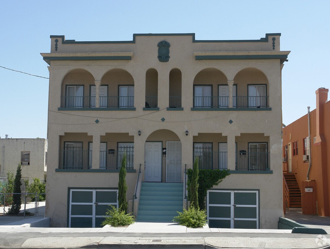 Building Photo - 329 W Tenth St
