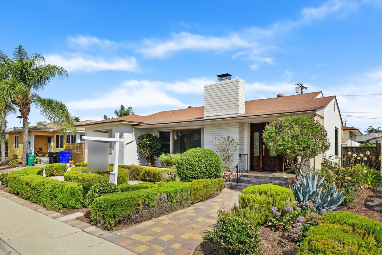 Primary Photo - Lovely College Area Home