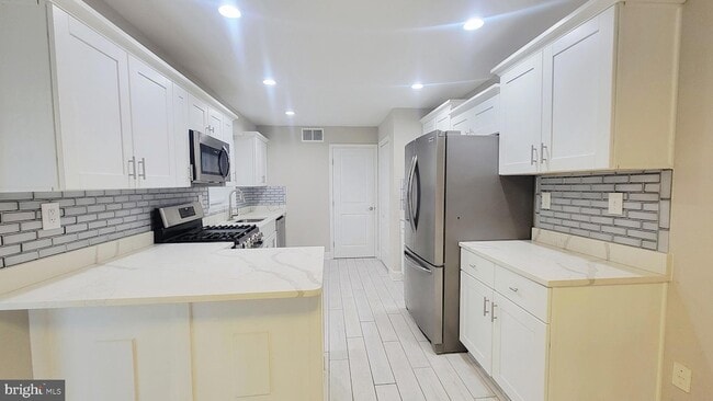 Building Photo - 12400 Shadow Ln