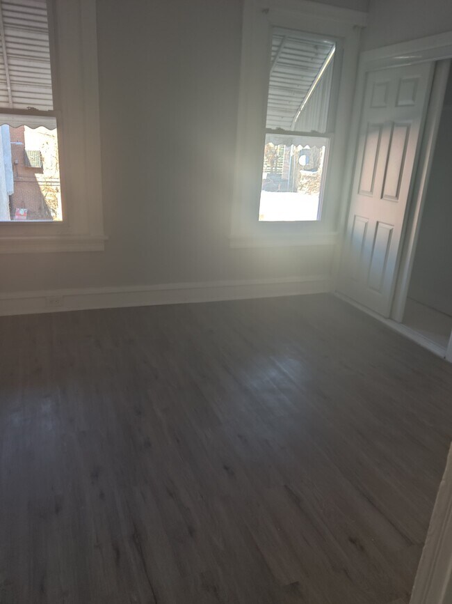 Building Photo - 1414 W Pacific St