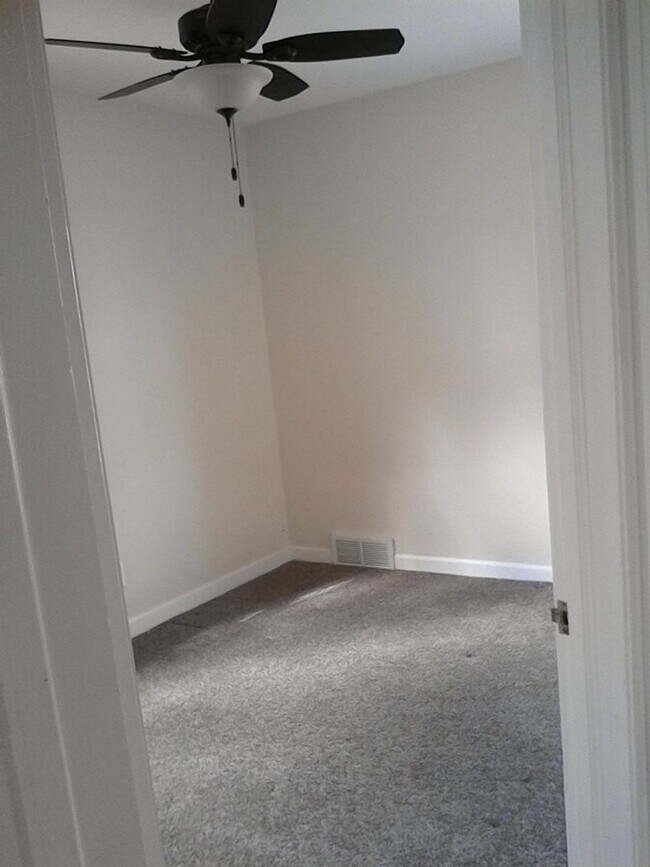 Foto del edificio - Charming 2-Bedroom Unit in Quiet Moline Location