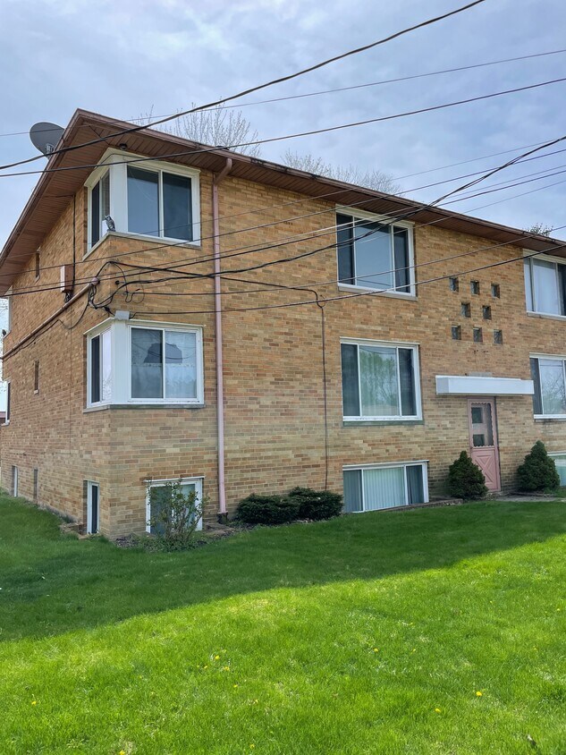 Foto principal - 18895 Hilliard Blvd