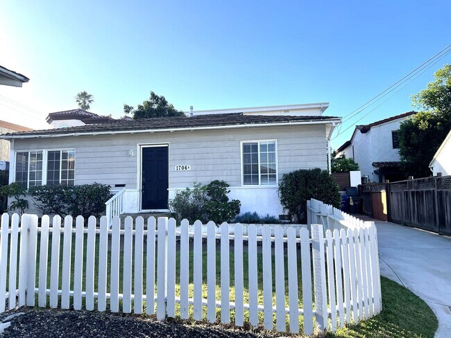 Foto del edificio - 1706 Pullman Ln