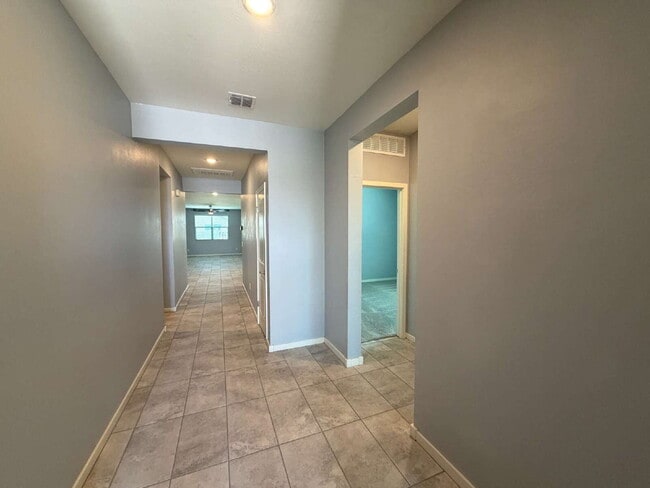 Building Photo - 7214 E Gamebird Way
