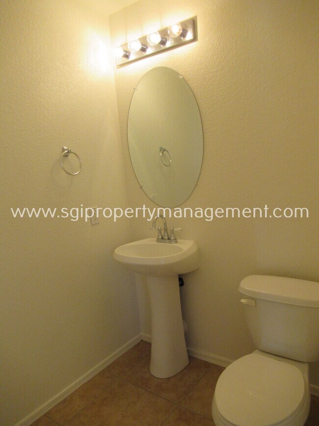 Foto del edificio - 2 BEDROOM, 2.5 BATHROOM GOODYEAR HOME!