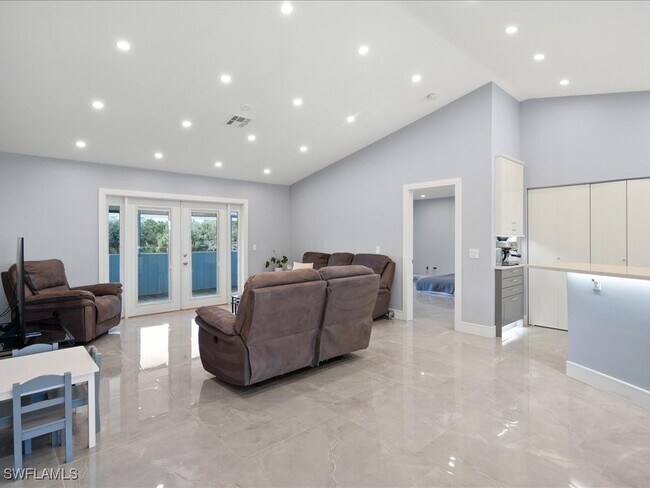 Foto del edificio - 220 39th Ave NW