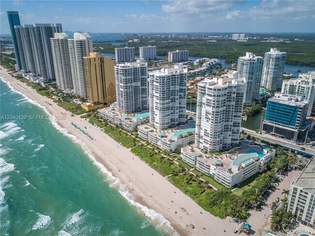 Building Photo - 16445 Collins Ave