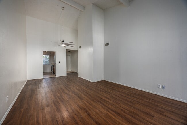 Building Photo - 6519 W Newberry Rd