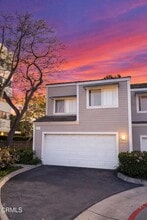 Building Photo - 137 E Scott St