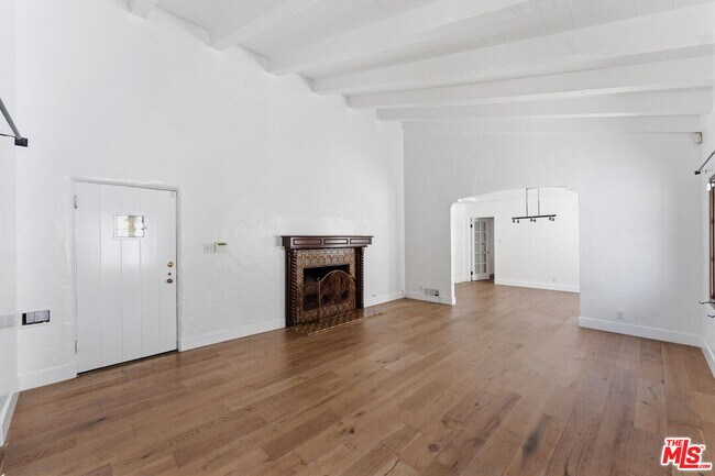 Foto del edificio - 537 N Poinsettia Pl