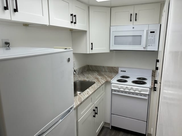 Building Photo - Caprice Apartments