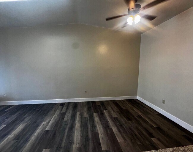 Building Photo - 3 Bedroom 2 Bath Winter Garden Townhome wi...