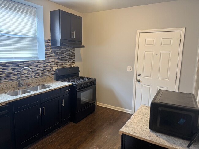 Foto del edificio - 8234 S Maryland Ave