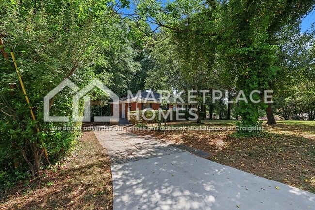 Building Photo - 2110 Dellwood Pl