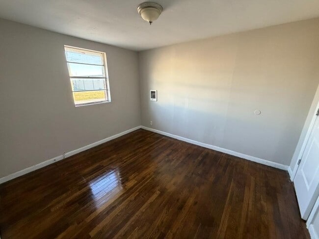 Building Photo - 6001 California Ave