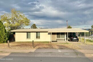 Building Photo - 227 S Ave B