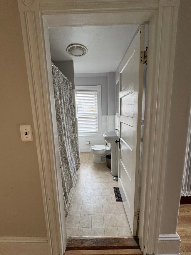 Building Photo - 204 Bridge St