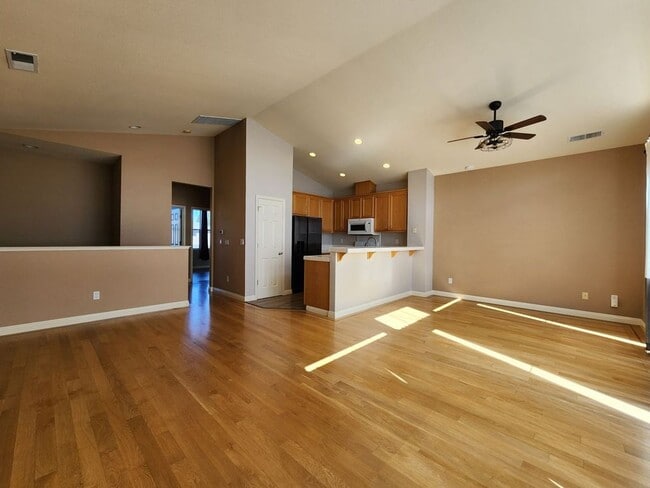 Building Photo - 4 Bedroom for Rent in NW Santa Rosa