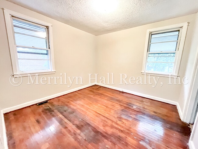 Building Photo - Cute Historic Bungalow Near Columbia College!