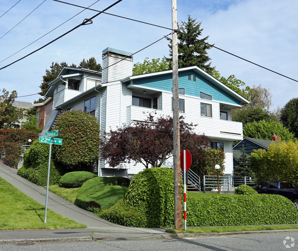 Building Photo - 3201 22nd Ave W