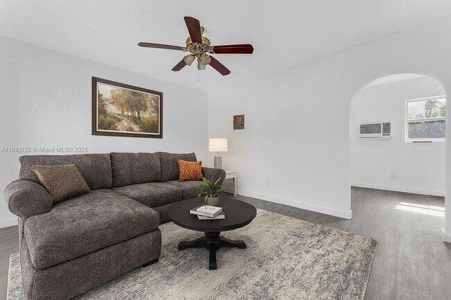 Foto del edificio - 8096 NW 4th Ave